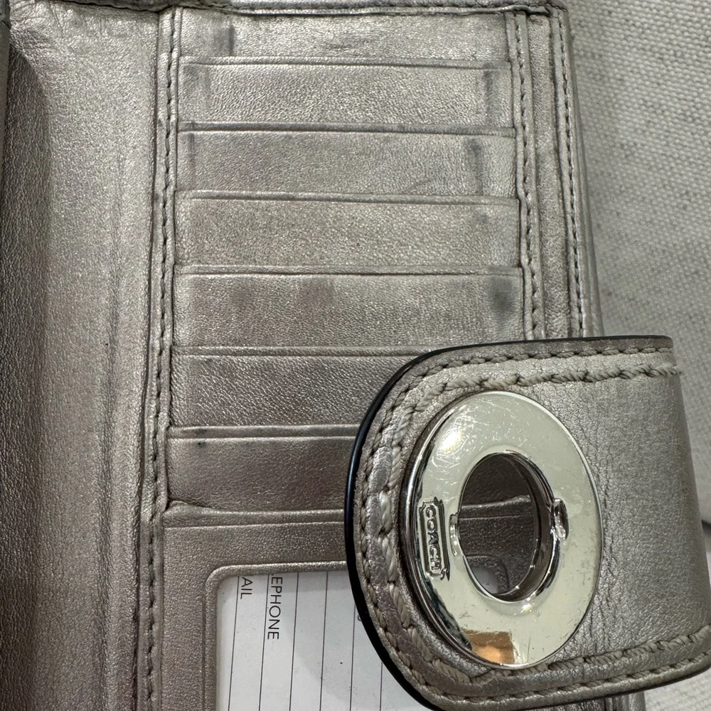 Coach Vintage Women's Silver Metallic Leather Bifold Wallet With Checkbook Flap